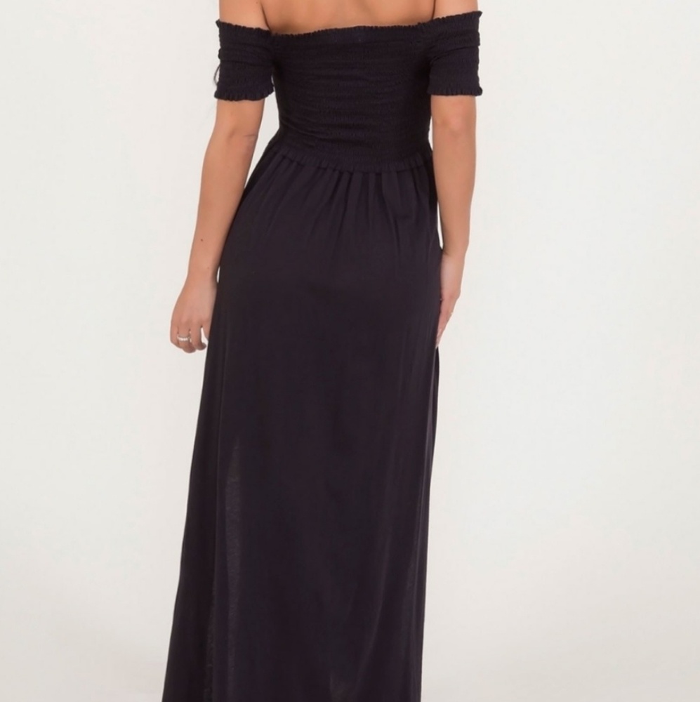 Restocked! 🆕️Smocked Off Shoulder Maxi Dress - Picture 3 of 6
